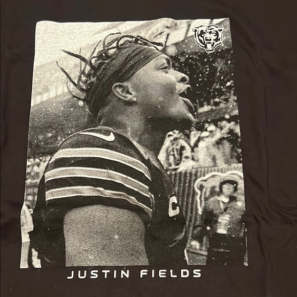 NFL Justin Fields Chicago Bears Black Graphic T-Shirt - Picture 1 of 6
